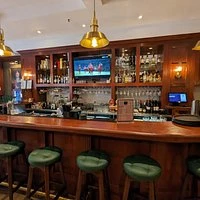 Pub & Bar