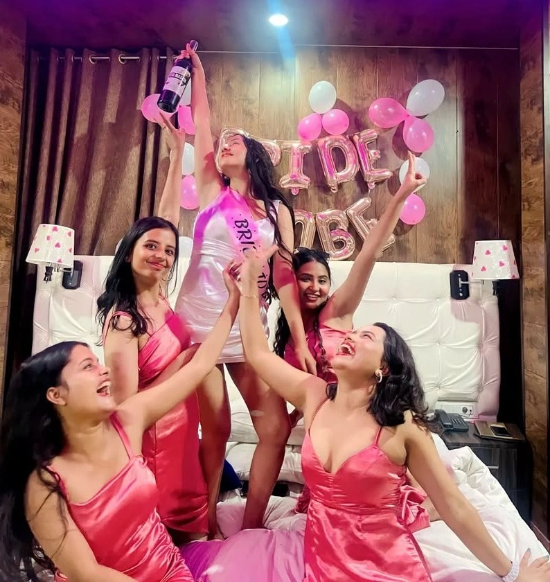 Traditional Bachelorette Photography