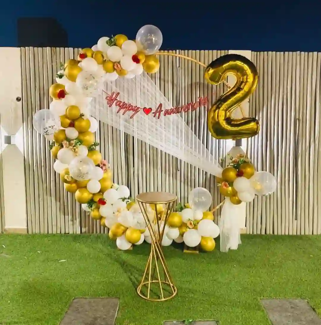 2nd Delight White Anniversary Decor