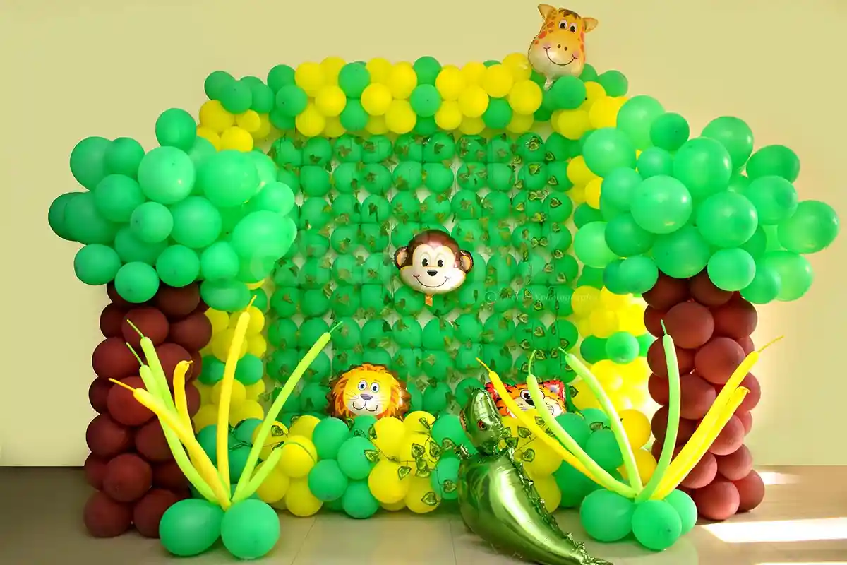 Deluxe Lion King Decor