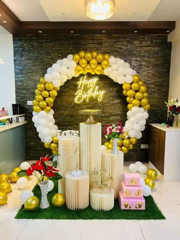 balloon decoration Delightful White & Golden Decoration