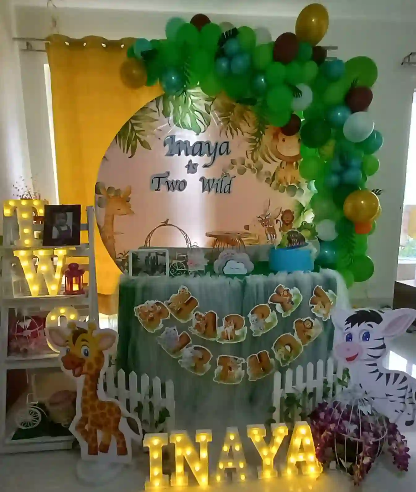 Jungle Theme With Cute Giraffe
