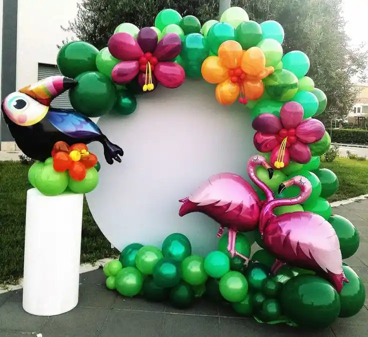 Flamingo With Ring Decor